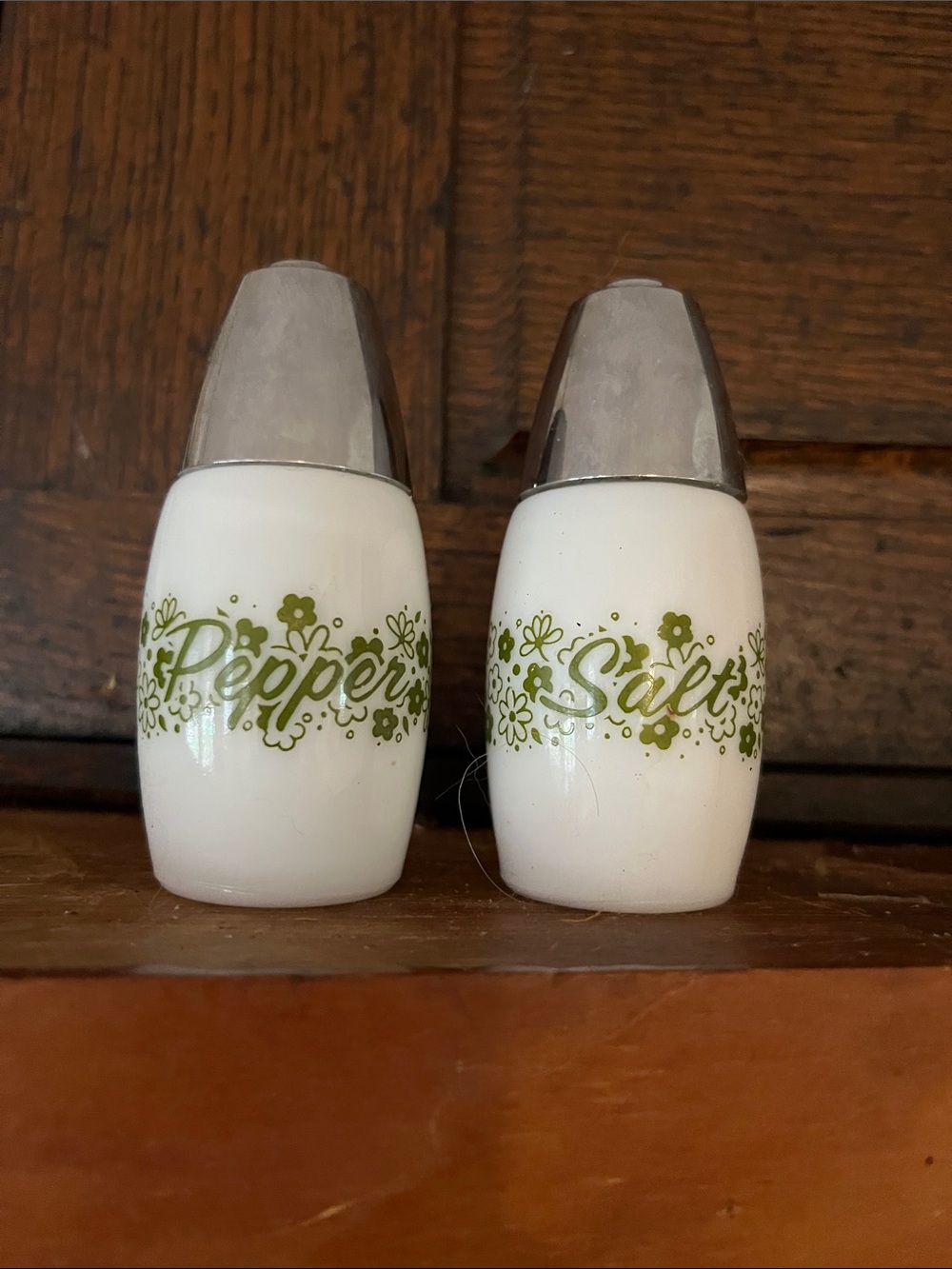 Vintage crazy Daisy, salt and pepper shakers